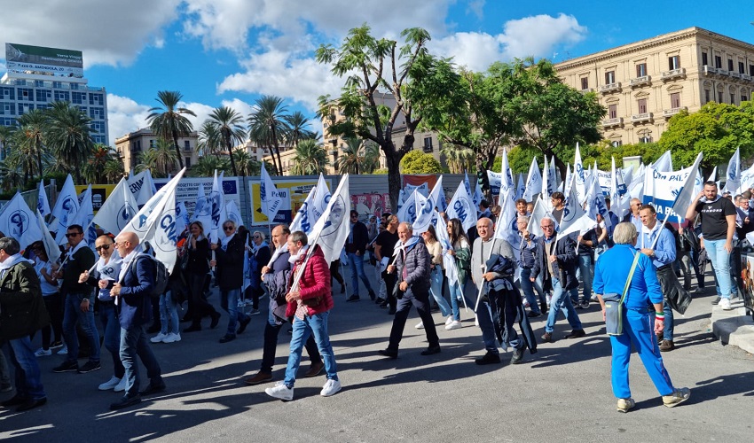 Caro energia, marcia su Palermo delle imprese: "Siamo allo stremo. Urgono risposte certe"