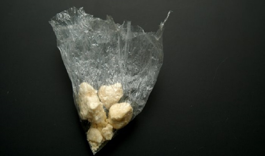 Spaccio di droga, denunciato un 19enne per possesso di 6 dosi di crack