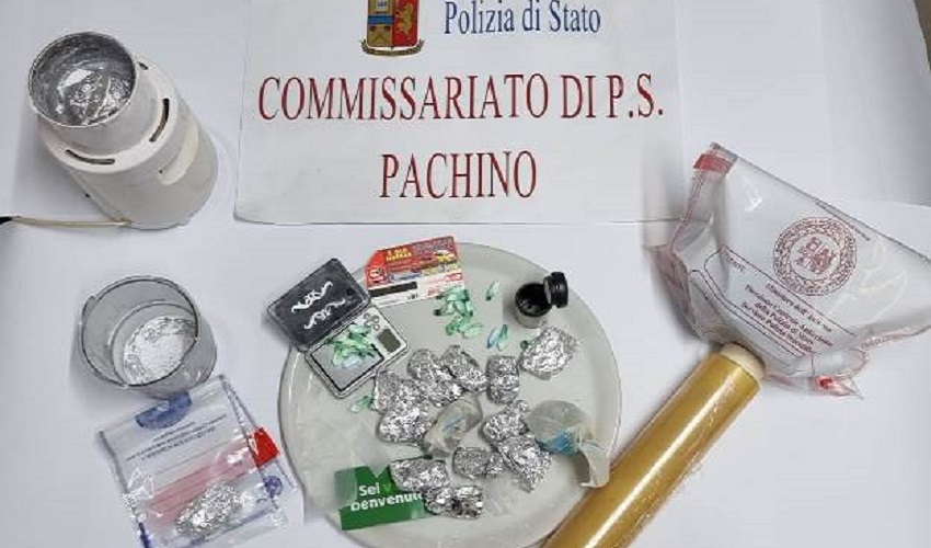 Venditore di caldarroste con reddito di cittadinanza: arrestato per spaccio