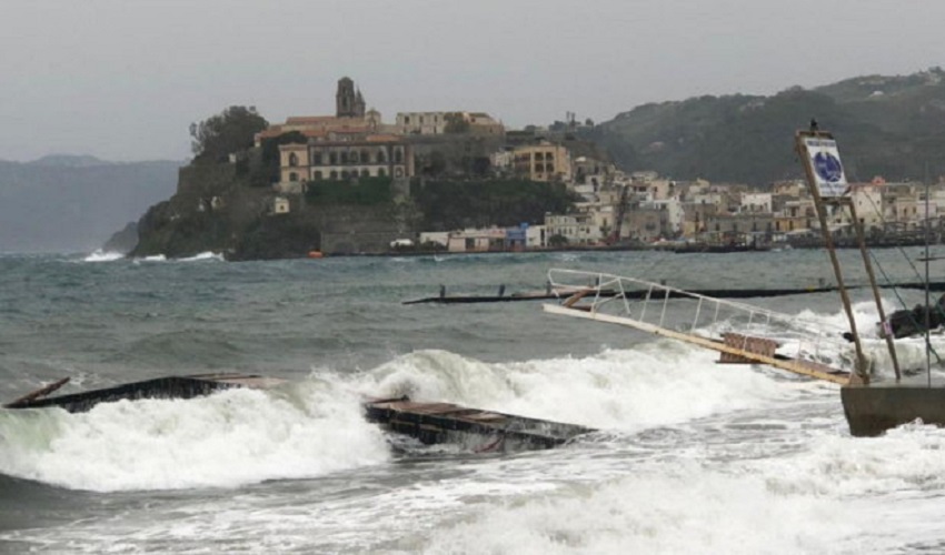 Maltempo alle Eolie: Alicudi, Filicudi e la frazione di Ginostra isolate da oltre 36 ore