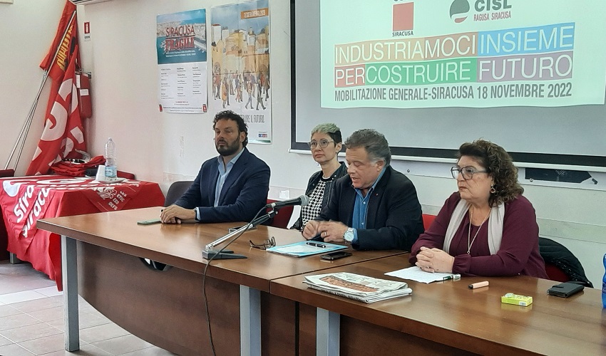 Mobilitazione generale per il Petrolchimico, Cgil e Cisl: "Siamo di fronte ad un bivio: rilancio o catastrofe"