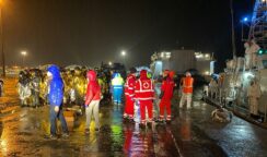 Migranti, ad Augusta sbarcano in 105: ci sono anche 7 donne e 23 minori
