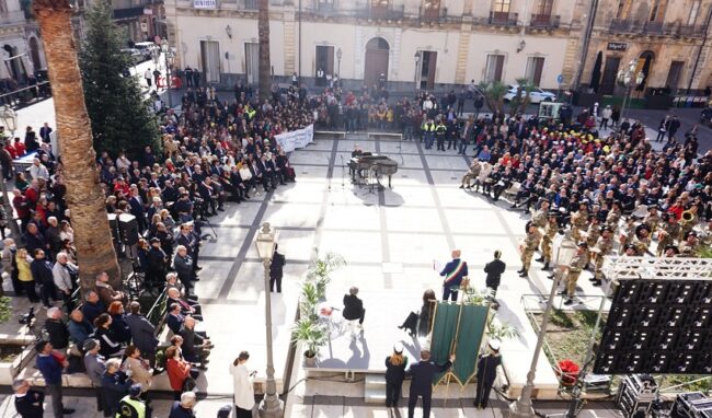 Ad Augusta il titolo di "città": in piazza Duomo la scopertura di una lapide