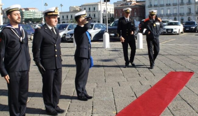 Il Direttore Marittimo della Sicilia Orientale, Ammiraglio Russo in visita alla Capitaneria di porto di Siracusa