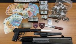 In casa droga, armi e munizioni: 44enne arrestato