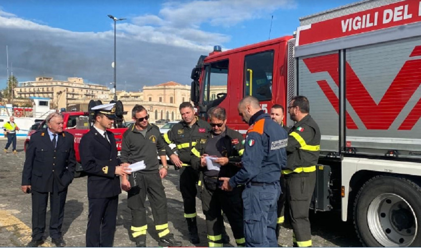 Esercitazione antincendio alla banchina 7 del Porto grande