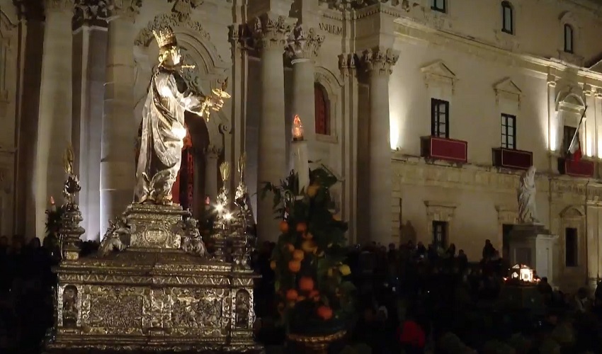 Il lungo giorno di Santa Lucia tra i siracusani: bagno di folla per la Patrona