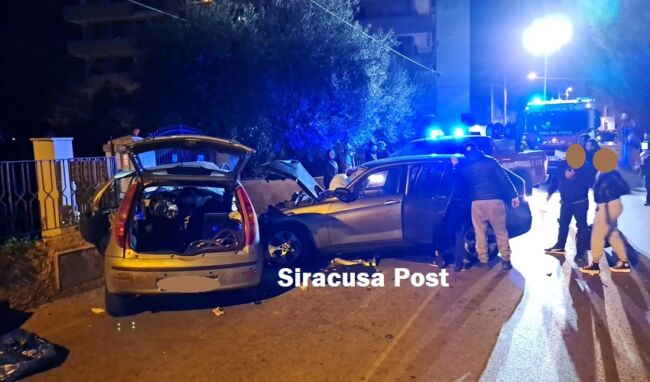 Scontro tra due auto in via Augusta: feriti i 2 conducenti