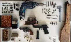 In casa un laboratorio per realizzare armi da sparo artigianali: 45enne arrestato