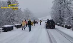 Pullman di turisti bloccato sull'Etna a causa delle intense nevicate
