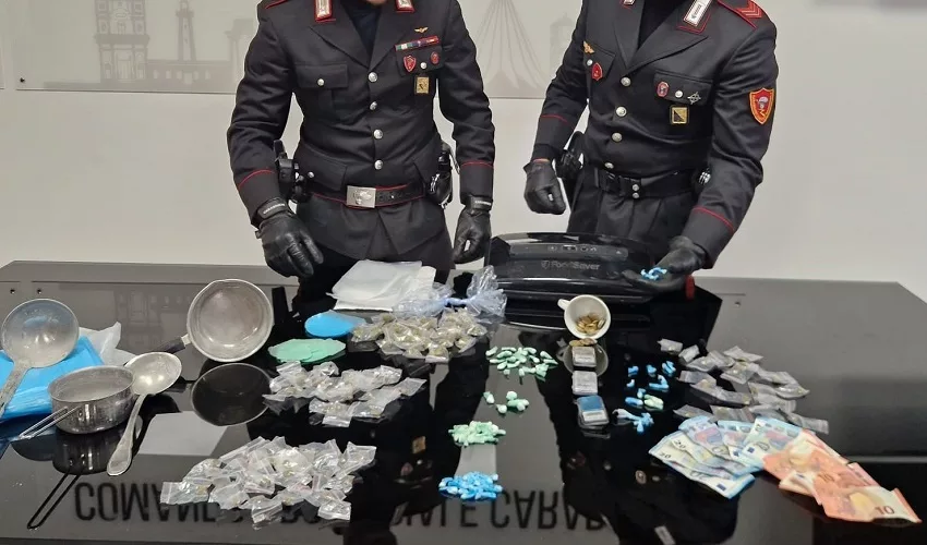 In casa oltre 100 grammi di droga: 2 arresti