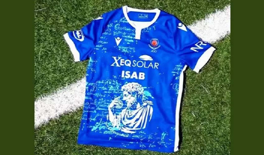 Il Siracusa con la maglia del Centenario contro l’Akragas