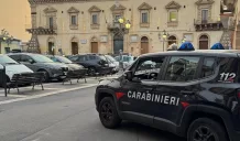 Danneggiamenti e rapina a Francofonte: 20enne denunciato 1 danneggiamenti