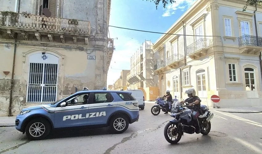 Controllo del territorio alla Borgata: 39enne denunciato per aver forzato alcune auto in sosta