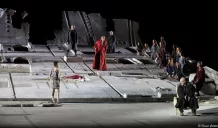 Standing ovation per Sonia Bergamasco-Elettra al debutto al Teatro Greco
