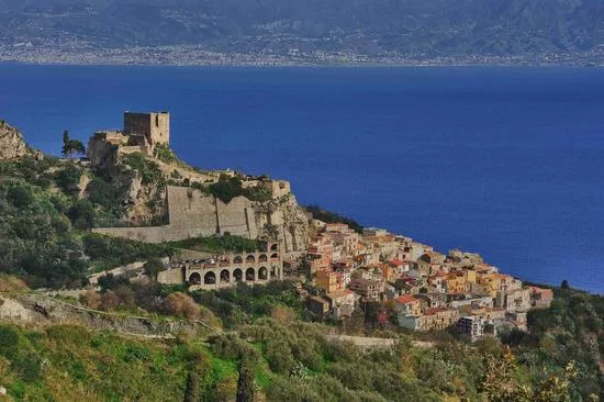 Scaletta Zanclea: il castello di Macalda