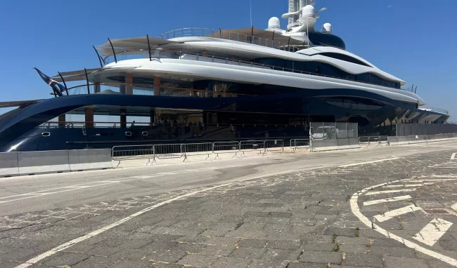 yacht