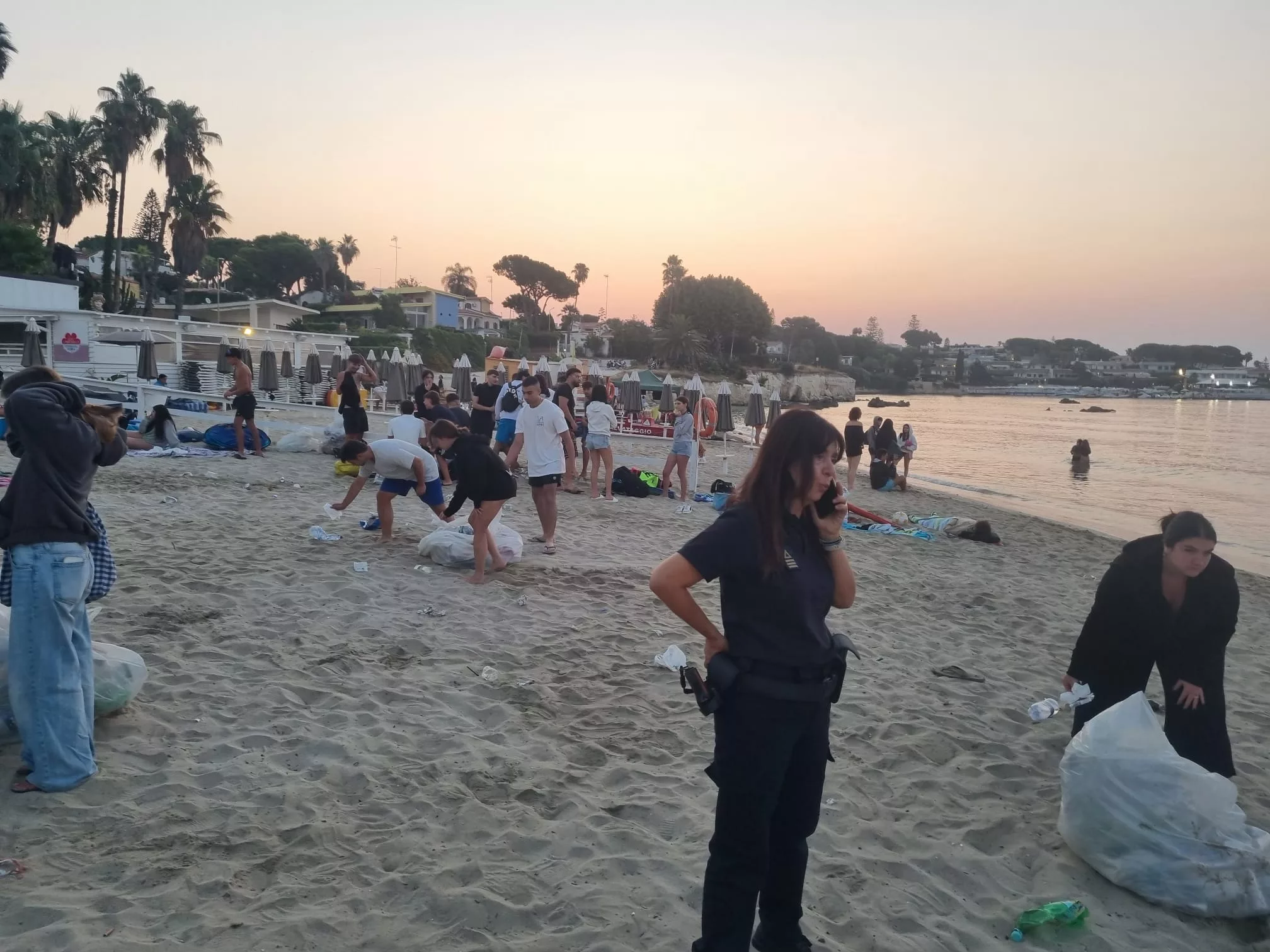Ferragosto, anticipata alle 5 la rimozione delle tende per la pulizia delle spiagge