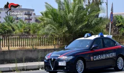 Prende a sprangate l'auto della ex convivente e la minaccia di morte: 41enne arrestato sprangate