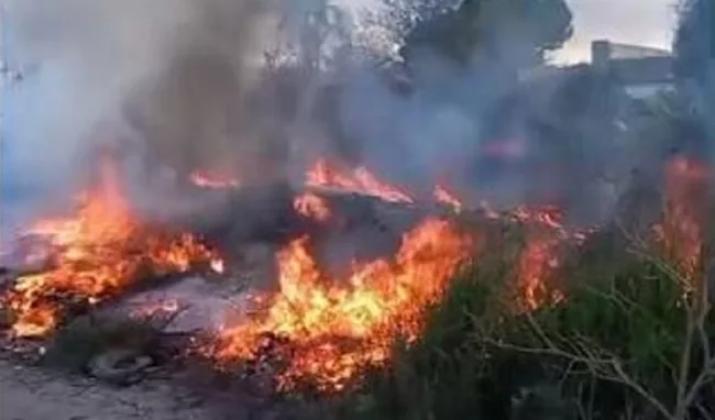 Roghi di spazzatura a Fontane Bianche: i residenti "blindati in casa per non respirare diossina" 6 roghi