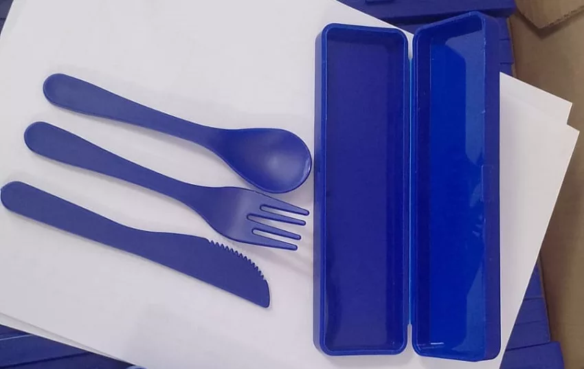 Refezione scolastica a Priolo: distribuiti ai bambini i kit mensa