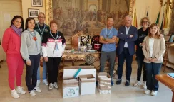 Raccolta solidale di materiale scolastico a Canicattini Bagni: la consegna al sindaco Amenta materiale