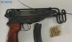 Nasconde in casa una mitragliatrice e una pistola modificata con silenziatori e munizioni: 46enne arrestato mitragliatrice