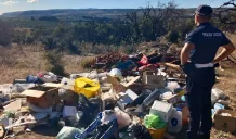 Abbandono rifiuti ingombranti a Villasmundo: 2 denunce e una segnalazione 1 rifiuti