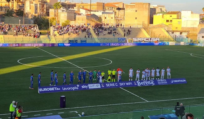 Il Siracusa rialza la testa e rifila un poker al Casarano. Il De Simone fa festa 6 siracusa