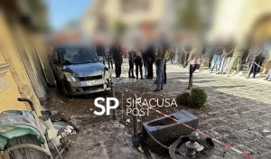 Anziano accusa un malore alla guida della sua auto ed investe 3 pedoni sul marciapiede 1 anziano