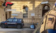 Disattiva il braccialetto elettronico e torna in carcere: 20enne arrestato 1 braccialetto