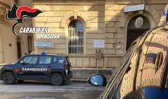 Disattiva il braccialetto elettronico e torna in carcere: 20enne arrestato braccialetto