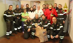 La Befana dei Vigili del fuoco arriva all'Umberto I: doni per i piccoli ricoverati in Pediatria befana