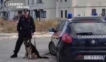 Pistola rinvenuta nel vano scale di una palazzina di via Algeri 2 pistola