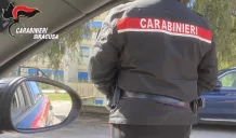 Truffa dello specchietto ai danni di un anziano: 20enne denunciato 1 truffa
