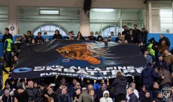 Coreografia in tribuna in occasione del derby con il Catania: "Fusione Aretusea" a fianco della squadra tribuna