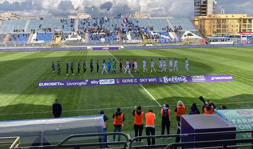Siracusa concreto solo nel secondo tempo: con il Latina finisce 2-1