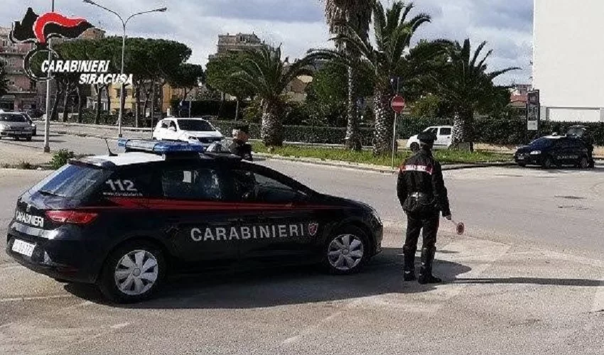 Blitz dei Carabinieri in una piazza di spaccio di via Santi Amato: 3 arresti
