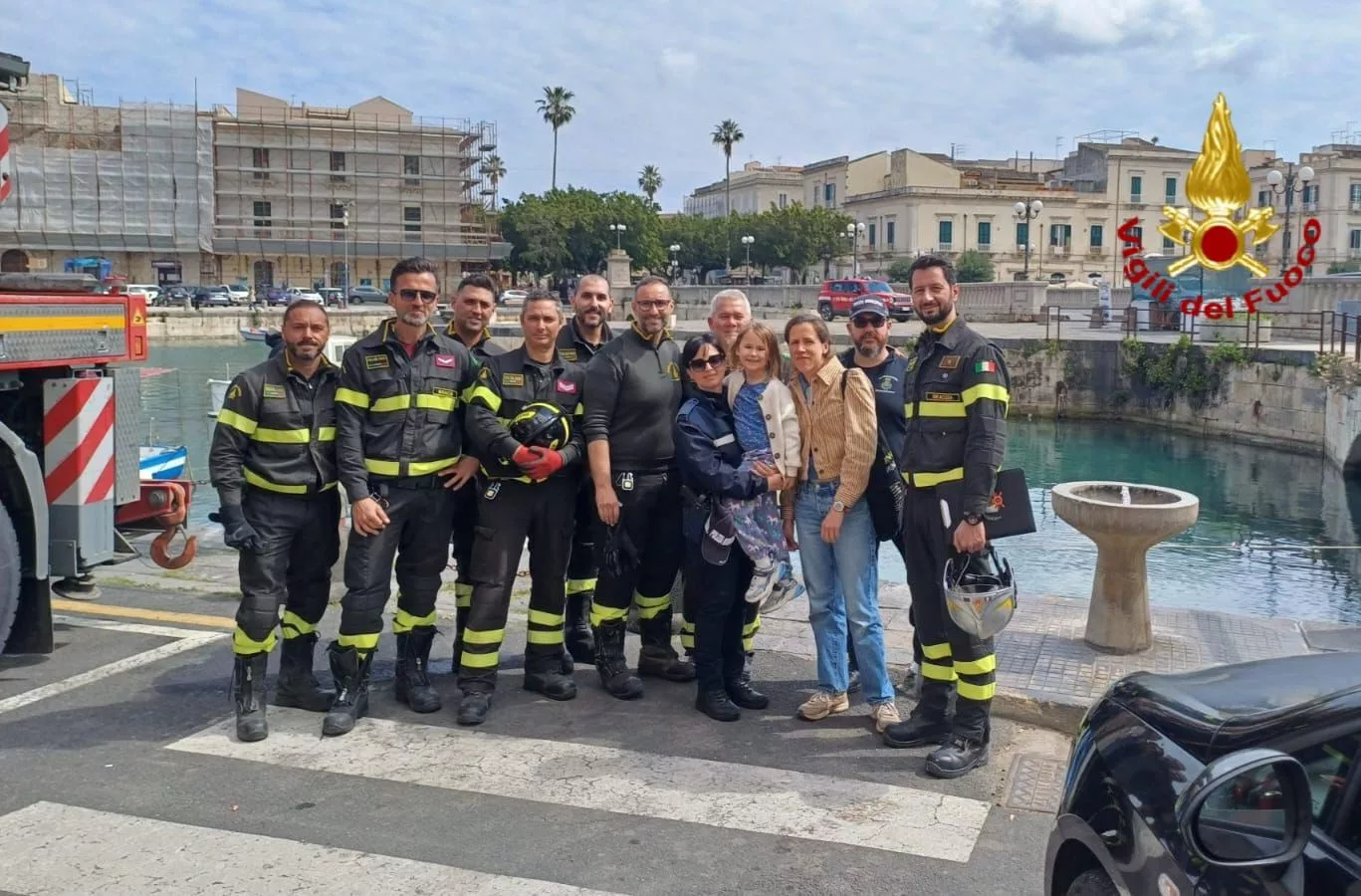 Auto con a bordo una donna e la figlia finisce in mare per uscire dal parcheggio 7 Auto con a bordo una donna e la figlia finisce in mare per uscire dal parcheggio