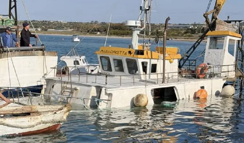 Semiaffondata imbarcazione a Portopalo: appartiene al consigliere comunale Cannarella