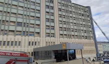 Fumo dalla copertura del monoblocco F3 dell'Ospedale Cannizzaro di Catania 1 fumo