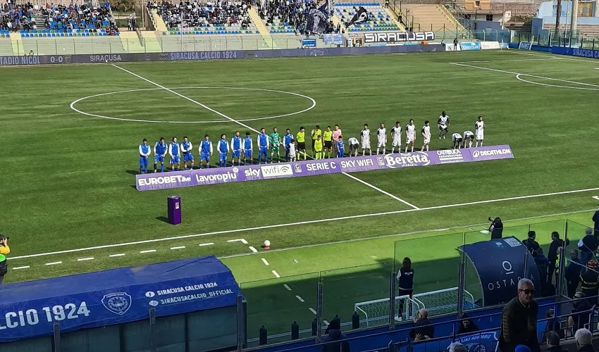 Questi sono i veri Leoni: il Siracusa abbatte la Casertana per 4-0