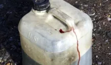 Ruba gasolio da un autocarro ma il contenitore bucato lo "tradisce": 40enne denunciato 1 gasolio