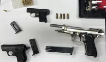 Possesso illegale di pistole e munizioni: 24enne arrestato 5 pistole