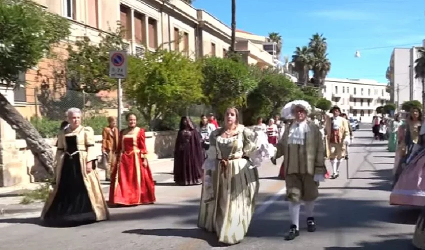 Corteo storico per la festa del Patrocinio di Santa Lucia da piazza Euripide a piazza Duomo