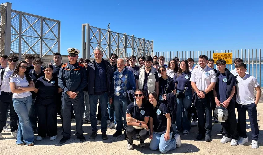 “Giornata del mare e della cultura marinara”: gli studenti del Nautico Rizza a confronto con la Guardia costiera