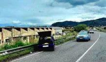 Ubriaco alla guida della sua auto va a schiantarsi contro il guard rail 1 ubriaco