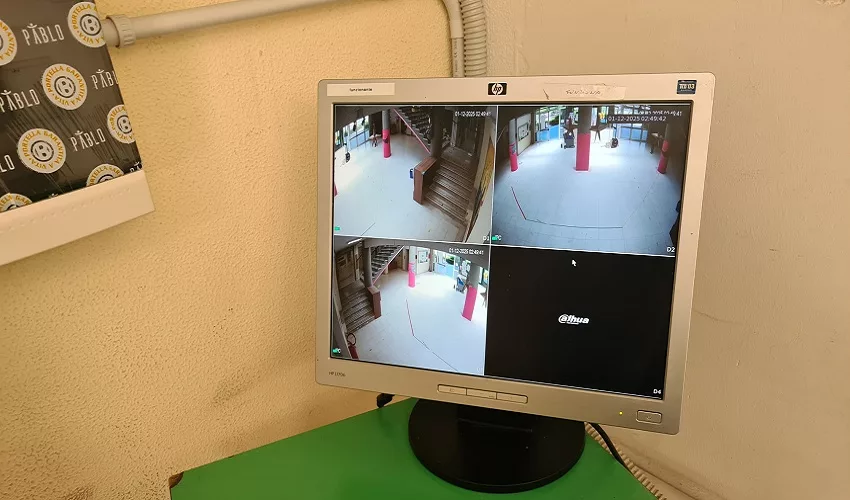 Raid vandalico al Verga-Martoglio: attivata la videosorveglianza e l’impianto di allarme