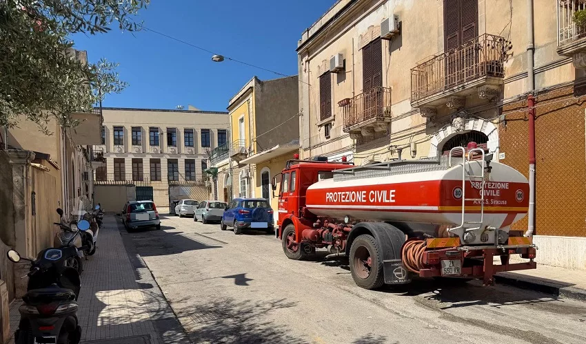 Disservizio idrico alla Borgata: autobotte per le famiglie in via Isonzo