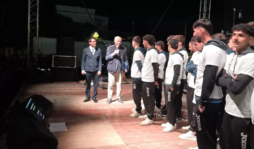 Bagno di folla per il rapper Clementino a Priolo
